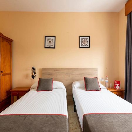 Oyo Hostal El Paisano Utrera Buitenkant foto