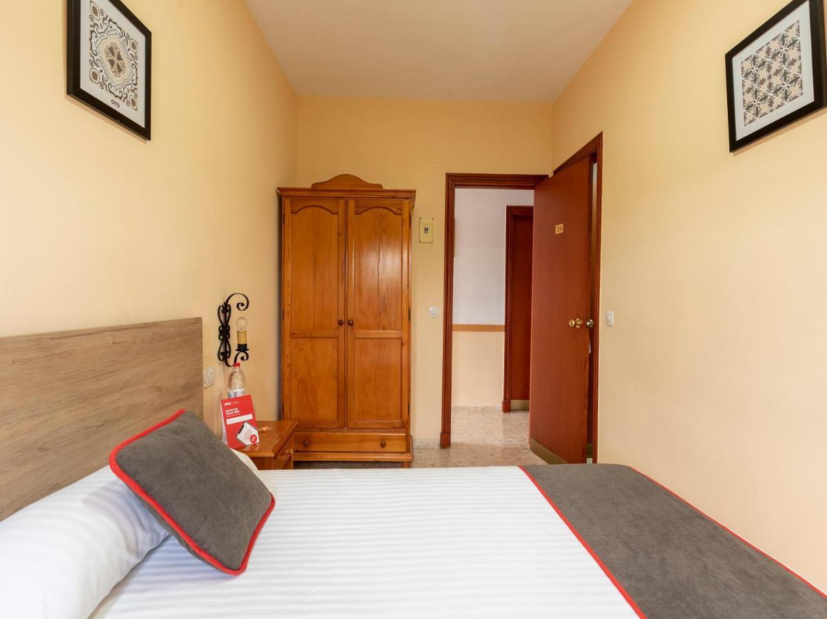 Oyo Hostal El Paisano Utrera Buitenkant foto