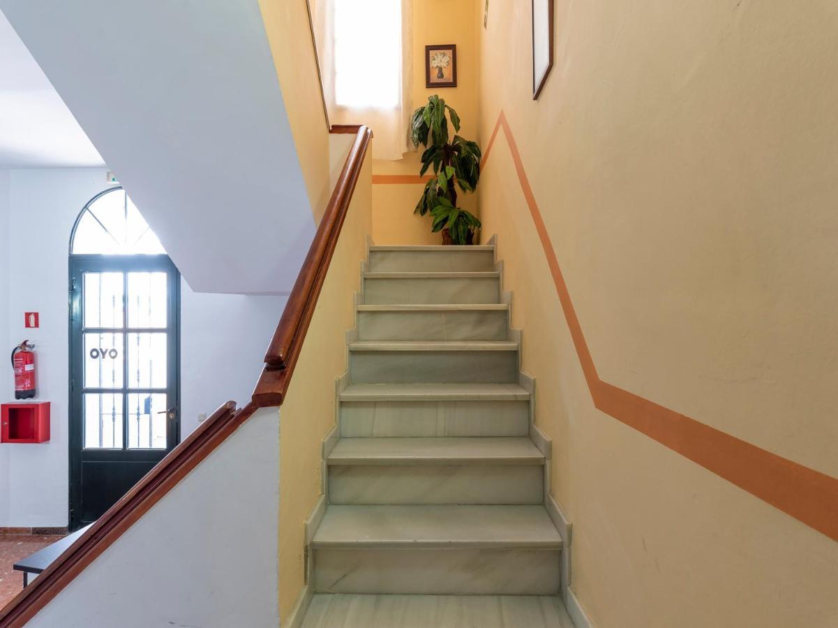 Oyo Hostal El Paisano Utrera Buitenkant foto