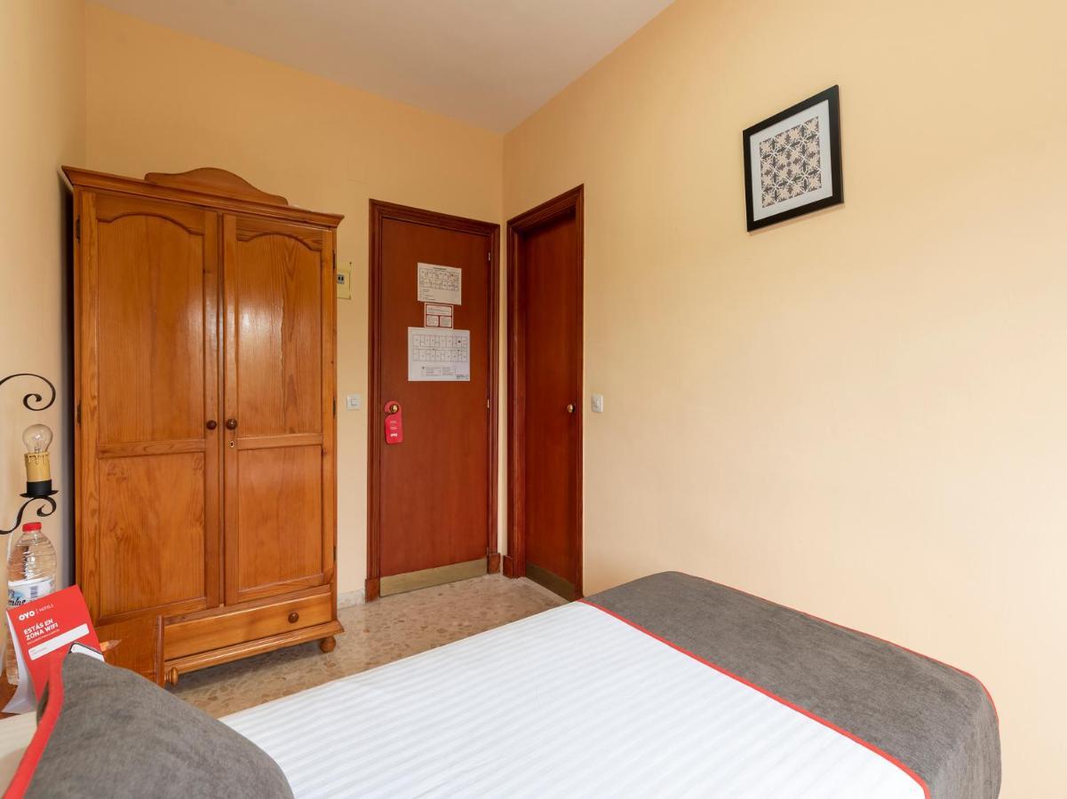 Oyo Hostal El Paisano Utrera Buitenkant foto