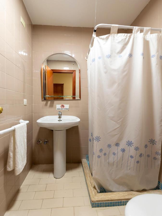 Oyo Hostal El Paisano Utrera Buitenkant foto
