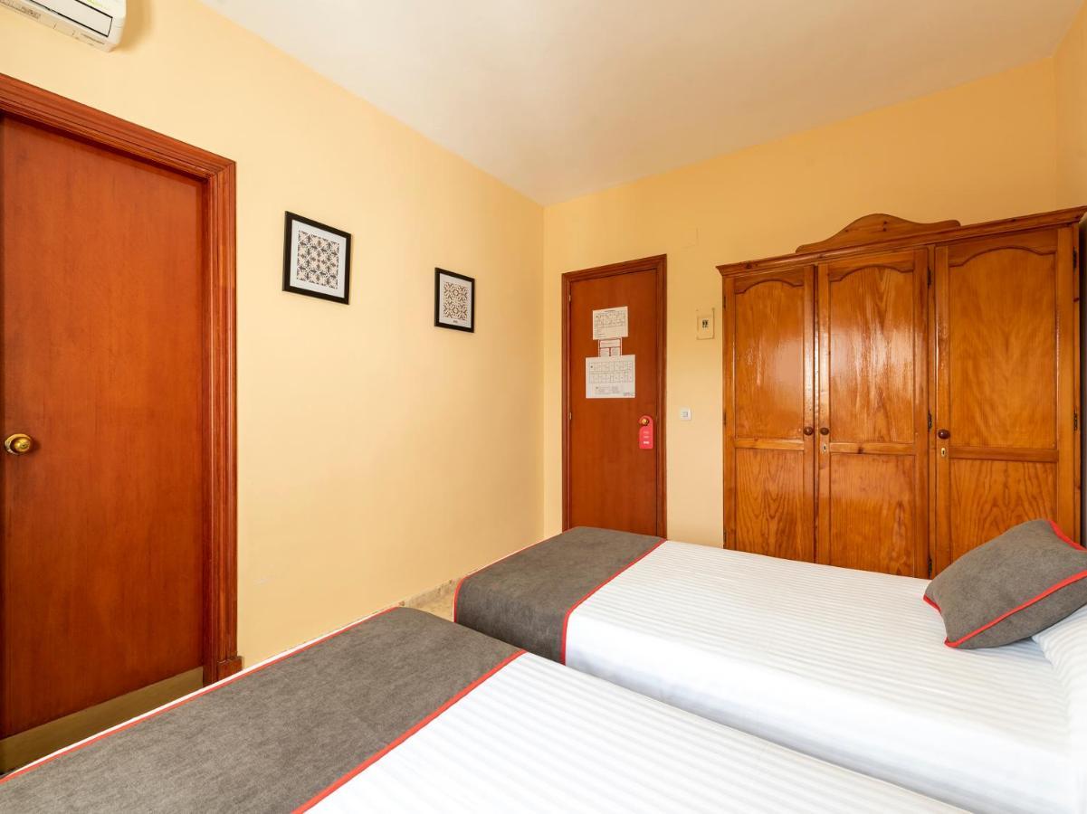 Oyo Hostal El Paisano Utrera Buitenkant foto