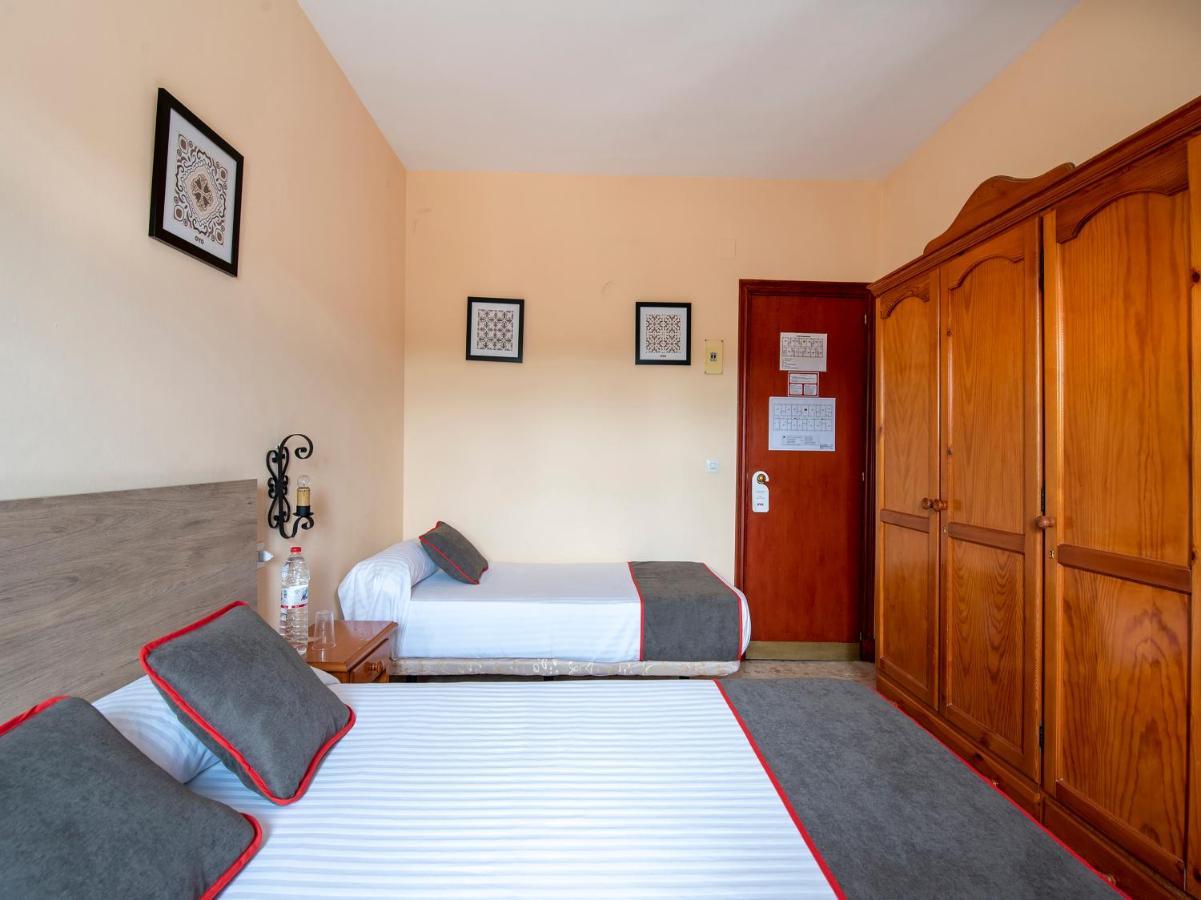 Oyo Hostal El Paisano Utrera Buitenkant foto