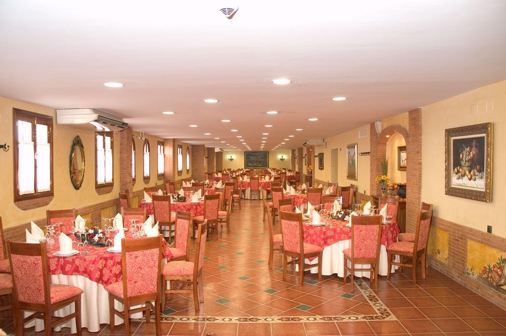 Oyo Hostal El Paisano Utrera Buitenkant foto